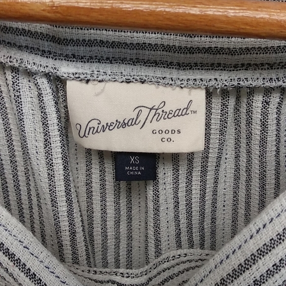 Universal Thread Striped Top - Picture 7 of 10